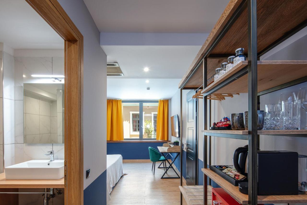 The Vault Athens Hotel ภายนอก รูปภาพ